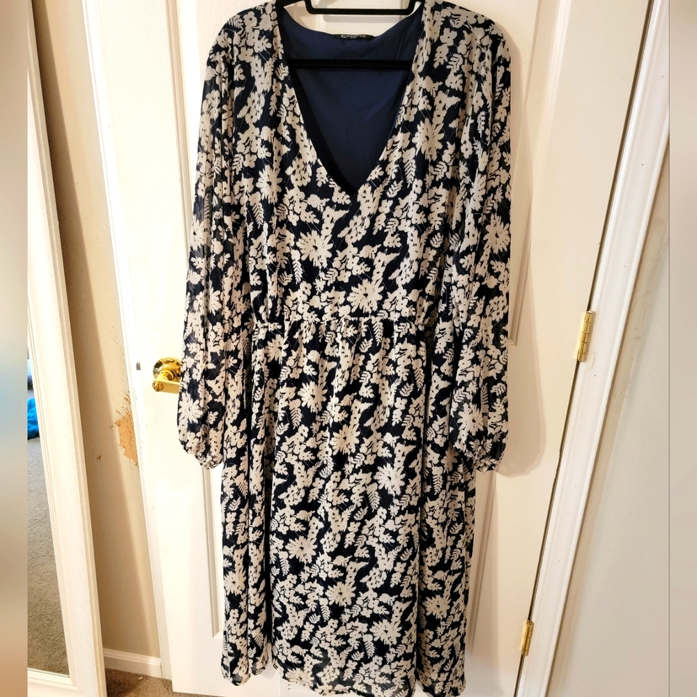BloomChic fully lined, size 26 navy and cream dress.